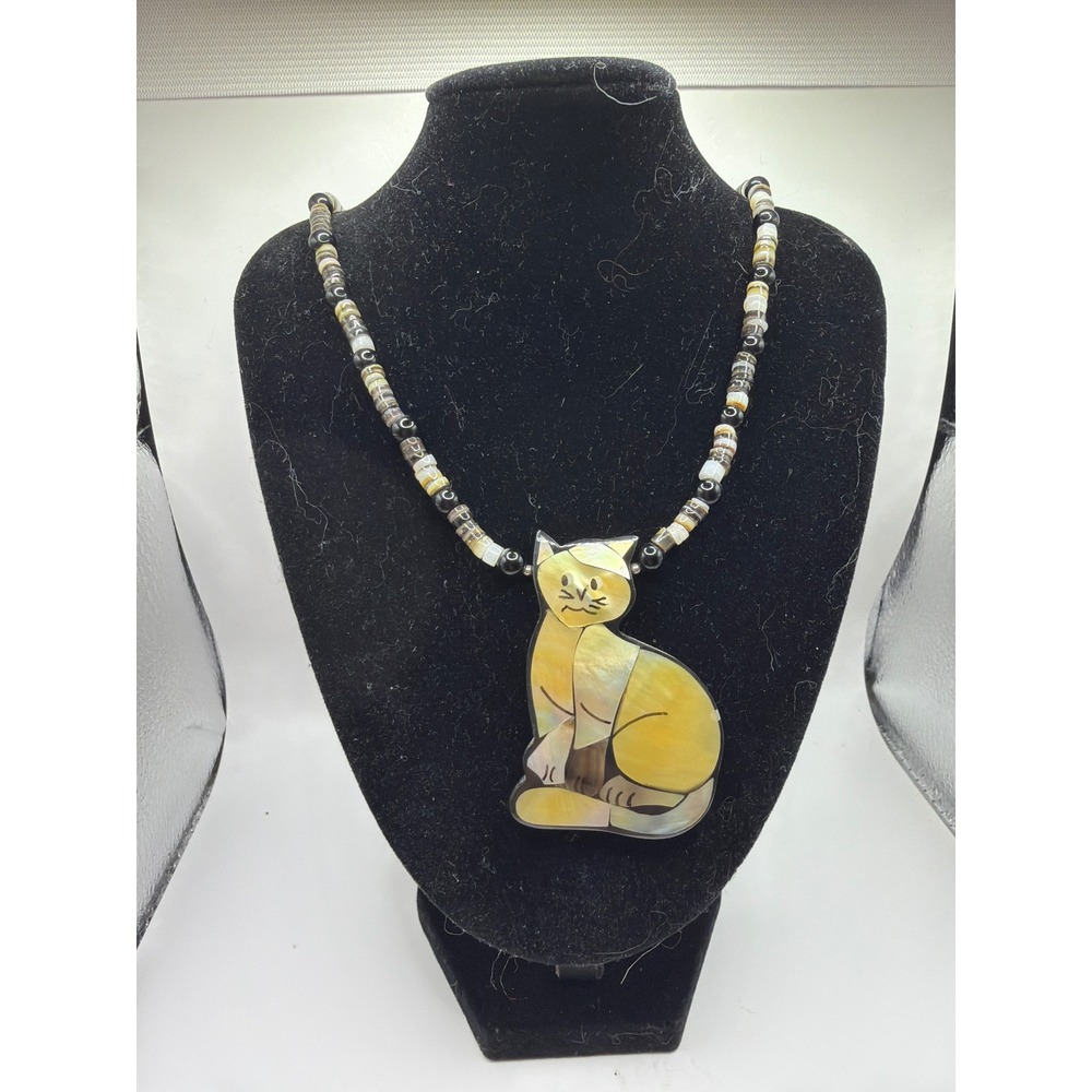 Lee Sands Cat Pendant Necklace Iridescent Mother of Pearl Shell‎ Beaded Artisan